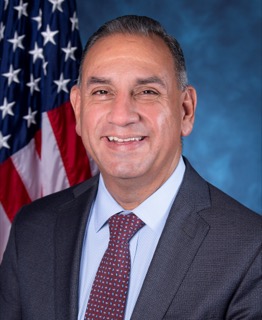 Gilbert Cisneros 官方肖像